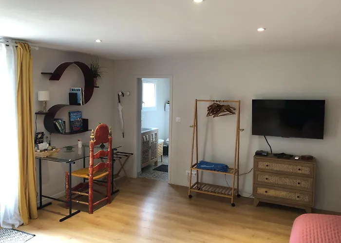 Gite Dans Le Maquis Avec Piscine Privee